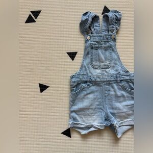 Children’s Place|Baby girl/toddler light wash Denim Overalls,ruffle strap•••3T